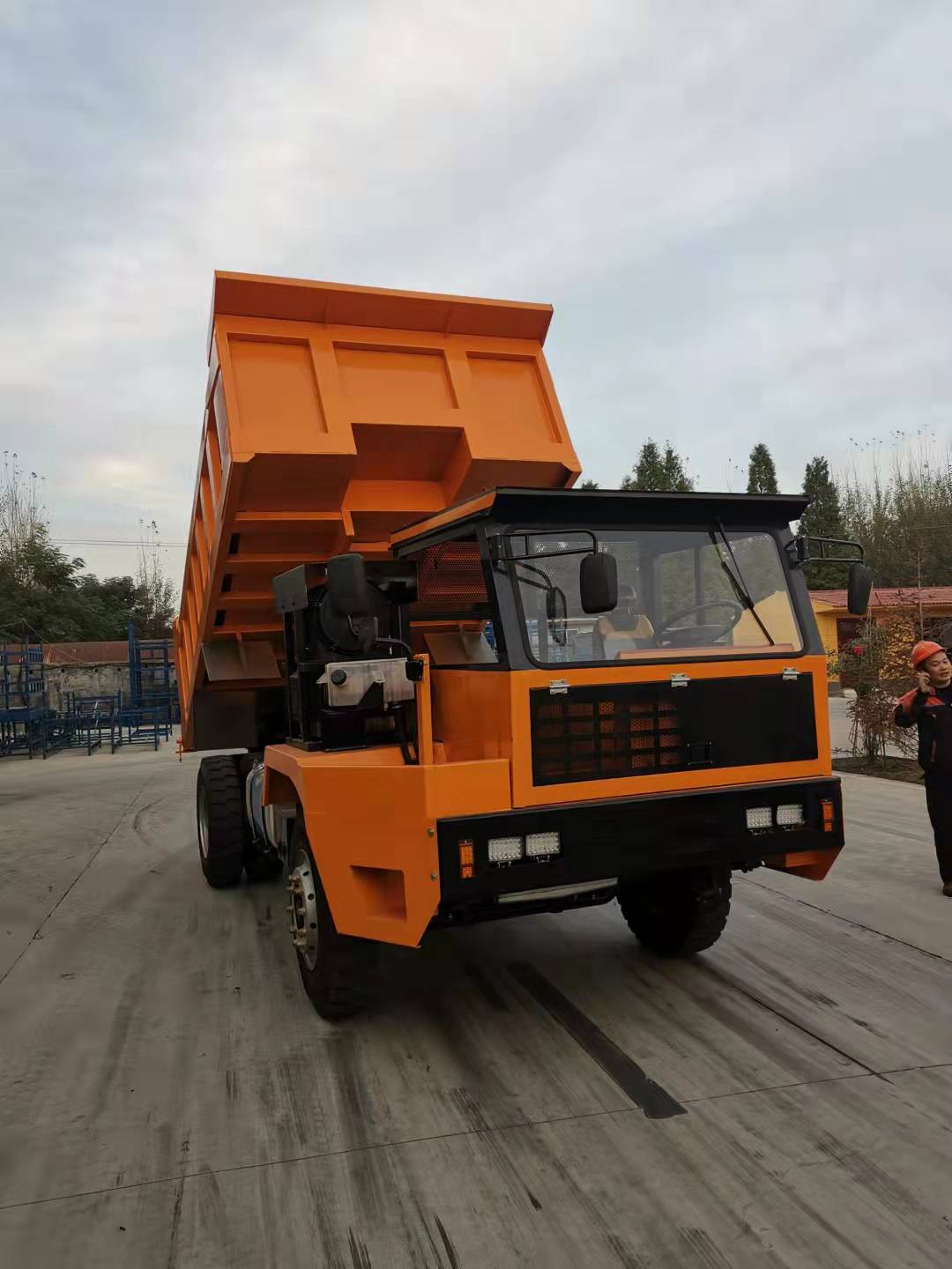 UQ-25矿山专用露天矿卡 后双桥矿用自卸车